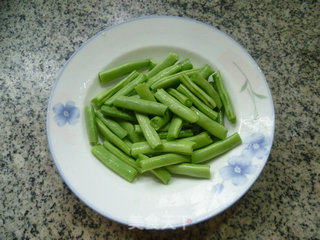 梅豆炒牛心菜的做法步骤：3
