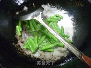 梅豆炒牛心菜的做法步骤：6
