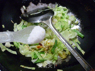 梅豆炒牛心菜的做法步骤：9