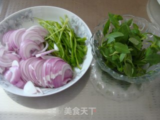 凉拌洋葱黑木耳的做法步骤：4