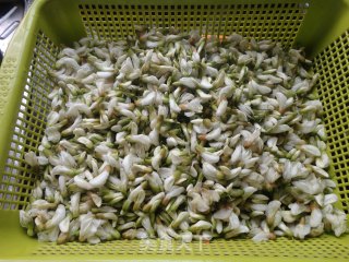 【槐花鸡蛋饼】的做法步骤：2