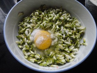 【槐花鸡蛋饼】的做法步骤：3