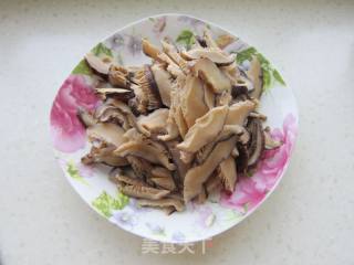 香菇炒腊肉的做法步骤：3