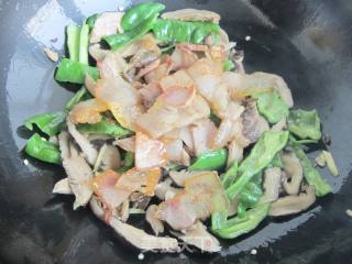 香菇炒腊肉的做法步骤：10