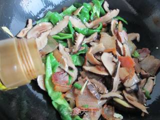 香菇炒腊肉的做法步骤：11