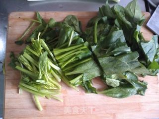 凉拌菠菜的做法步骤：1
