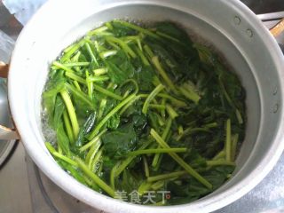 凉拌菠菜的做法步骤：2