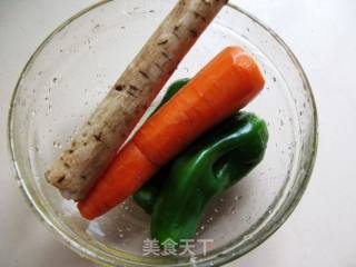 夏日新口味 ---- 凉拌鲜牛蒡三丝的做法步骤：1