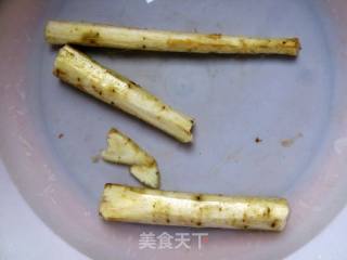 夏日新口味 ---- 凉拌鲜牛蒡三丝的做法步骤：2
