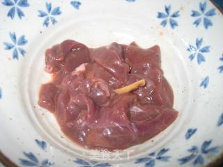 猪肝紫菜蛋花汤的做法步骤：1