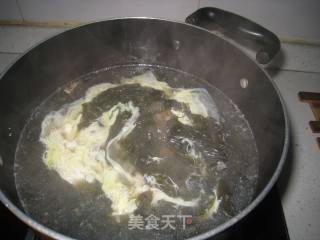 猪肝紫菜蛋花汤的做法步骤：7