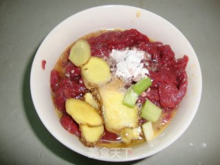 【辣椒炒牛肉】-----我家宝贝的最爱的做法步骤：3