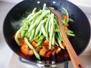 【宝宝最爱】----------红烧肉炖土豆豆角胡萝卜的做法步骤：7