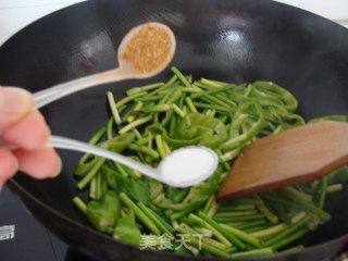 蒜苔炒青椒的做法步骤：6