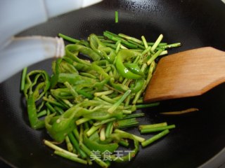 蒜苔炒青椒的做法步骤：8