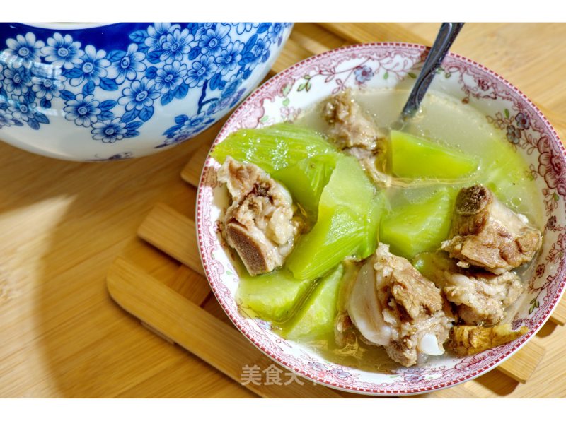 莴笋炖排骨的做法
