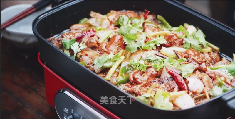 过完中秋也要吃顿好的，家庭版鸡公煲的做法