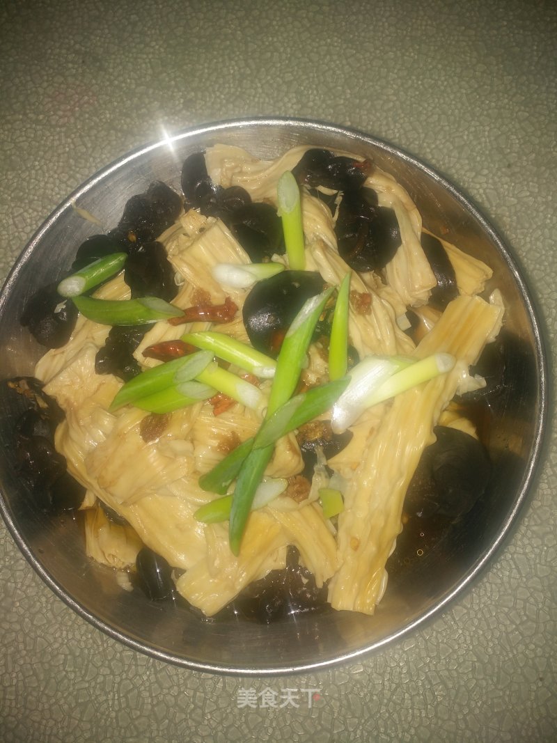 蒜蓉辣椒拌木耳腐竹的做法