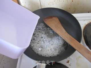 不用酱油的美味【红烧肉】的做法步骤：5