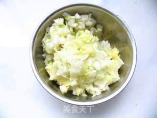 有料的饺子超级香——白菜鲜肉甜玉米蒸饺的做法步骤：5