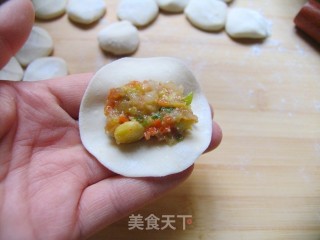 有料的饺子超级香——白菜鲜肉甜玉米蒸饺的做法步骤：11