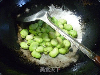 西瓜皮炒蚕豆的做法步骤：6