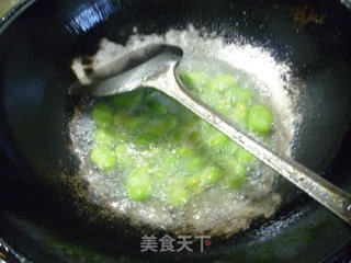 西瓜皮炒蚕豆的做法步骤：7