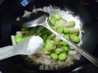 西瓜皮炒蚕豆的做法步骤：9