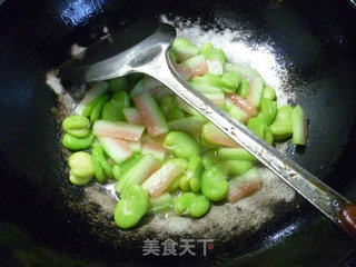 西瓜皮炒蚕豆的做法步骤：11