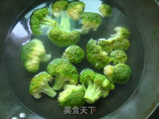 蒜蓉西兰花的做法步骤：2