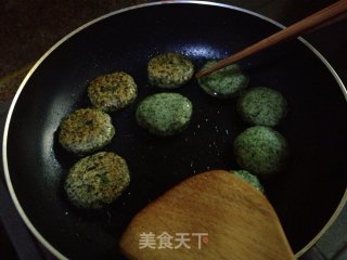 香煎蒿子粑粑的做法步骤：5