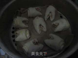猪蹄小花卷的做法步骤：15