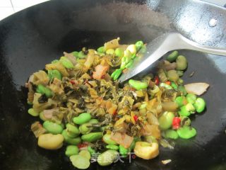 酸菜炒蚕豆的做法步骤：5