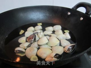 水煮白蛤的做法步骤：2