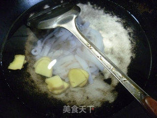 剁椒鱿鱼炒毛豆的做法步骤：6