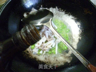 剁椒鱿鱼炒毛豆的做法步骤：10