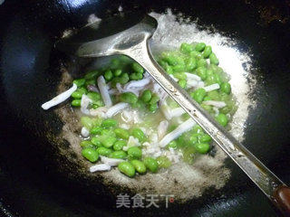 剁椒鱿鱼炒毛豆的做法步骤：11