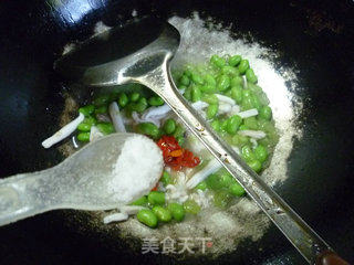 剁椒鱿鱼炒毛豆的做法步骤：13