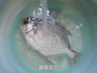 糖醋金鲳鱼的做法步骤：3