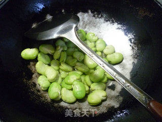 洋葱炒蚕豆的做法步骤：6