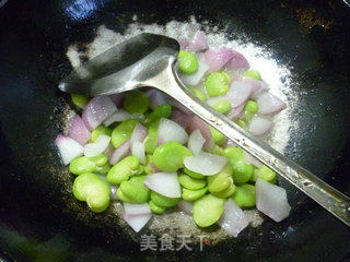 洋葱炒蚕豆的做法步骤：11