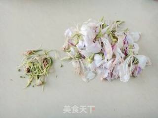 蚕豆腊肠煮白花的做法步骤：1