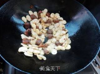 蚕豆腊肠煮白花的做法步骤：7