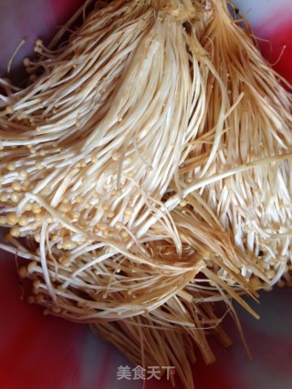 蒜香剁椒金针菇的做法步骤：1