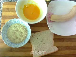 吐司香蕉卷的做法步骤：1