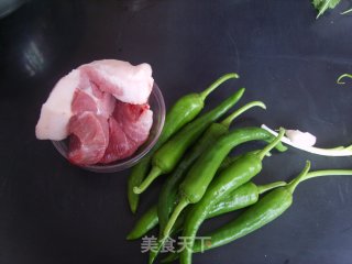 家常菜——煎酿辣椒的做法步骤：1