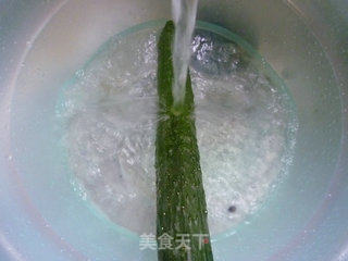 西瓜皮拌虎皮青瓜的做法步骤：3