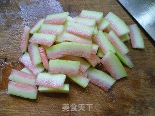 西瓜皮拌虎皮青瓜的做法步骤：6
