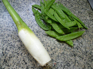 茭白风干肉炒荷兰豆的做法步骤：1