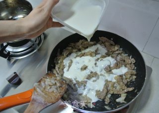 Beef Stroganoff (沙拉酱牛肉)的做法步骤：13